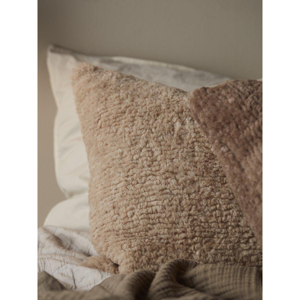 Dolly kuddfodral fårskinnsimitation nougat 45x45cm