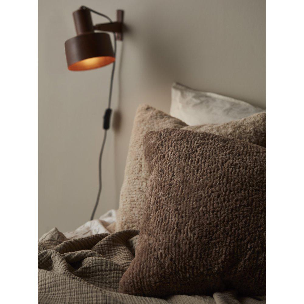 Dolly kuddfodral fårskinnsimitation sand 45x45cm