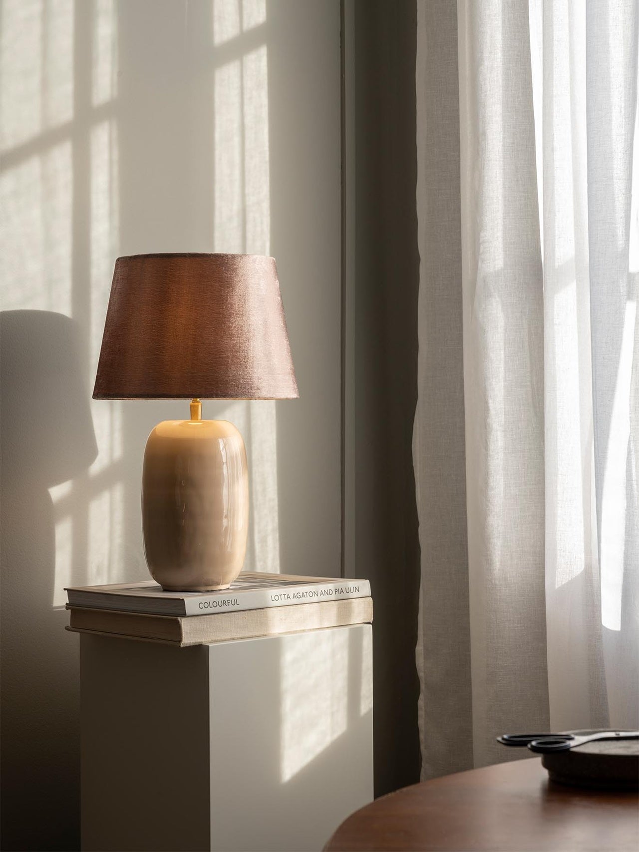 Emily bordslampa beige