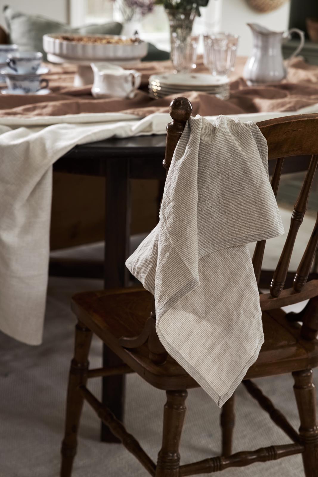 Viken smalrandig kökshandduk beige/offwhite
