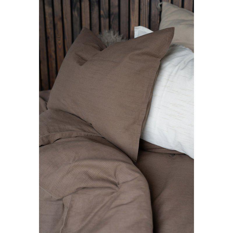 Yoko chokladbrunt örngott smalrandigt