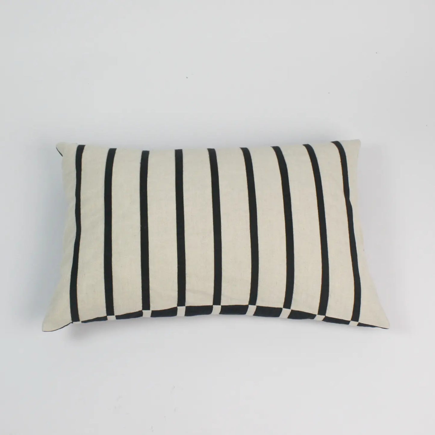 Vilma vändbart kuddfodral svart/vit 40x60cm