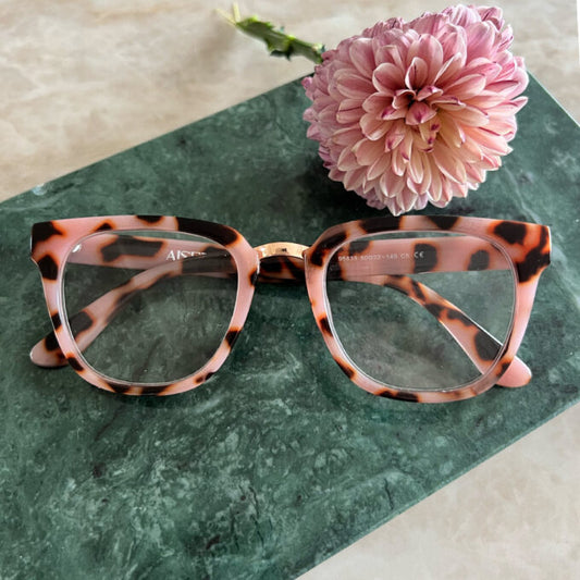 Läsglasögon Arty pink leo, finns i flera storlekar